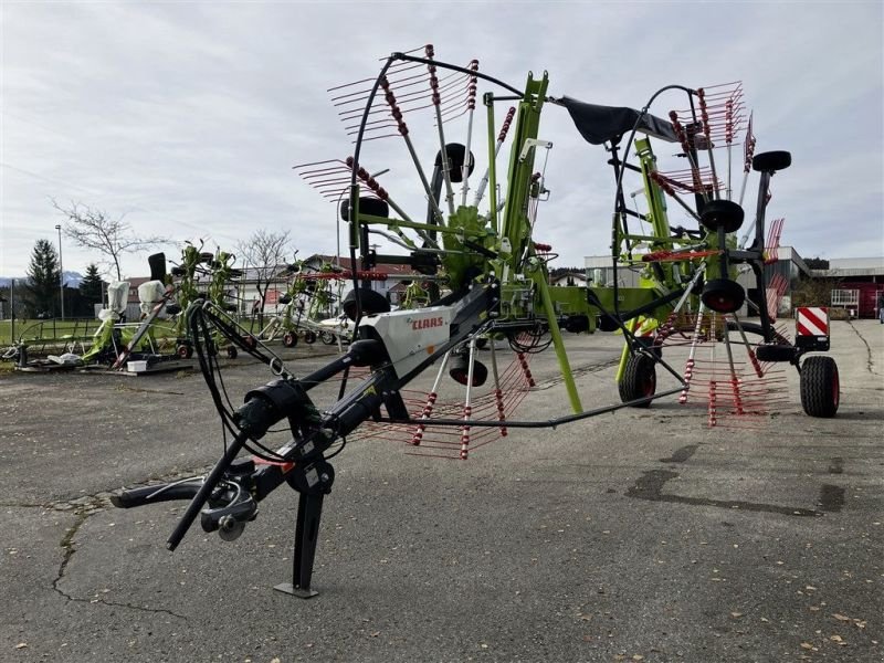 Schwader des Typs CLAAS LINER 1900, Neumaschine in Grabenstätt-Erlstätt (Bild 3)