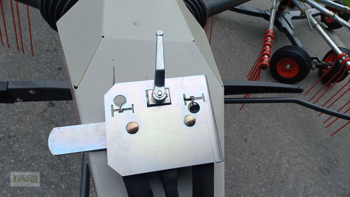 Schwader des Typs CLAAS Liner 2800 Trend, Neumaschine in Kaumberg (Bild 3)