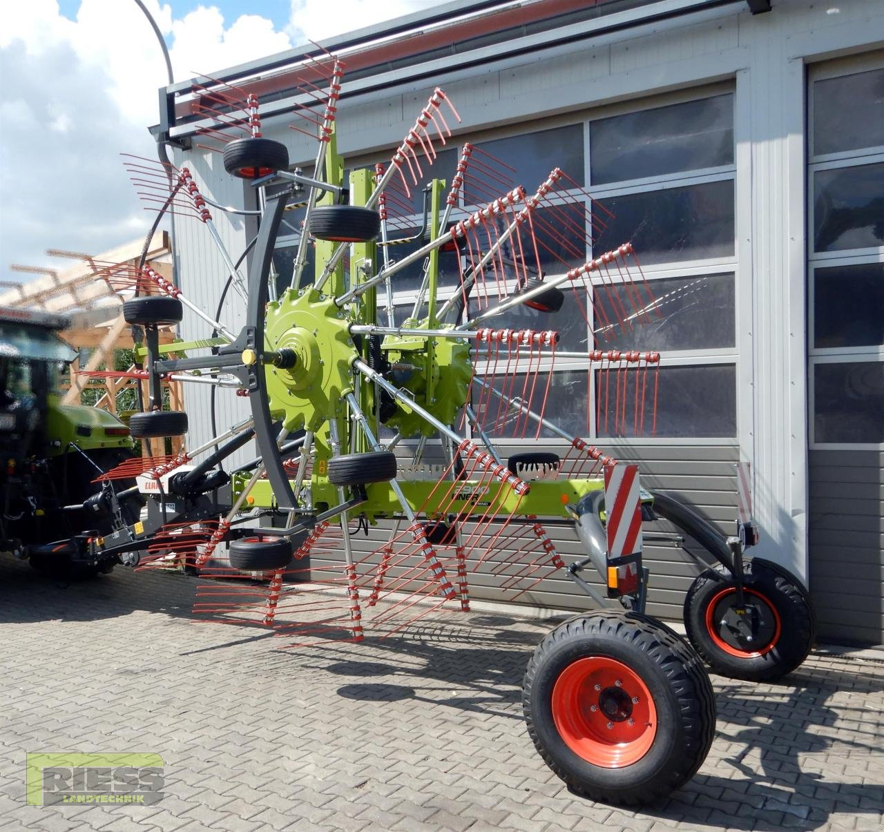 Schwader des Typs CLAAS LINER 2900 TREND, Neumaschine in Homberg (Ohm) - Maulbach (Bild 2)