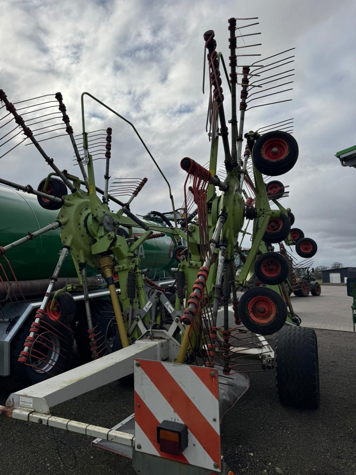 Schwader des Typs CLAAS Liner 3000, Gebrauchtmaschine in Bevern (Bild 4)