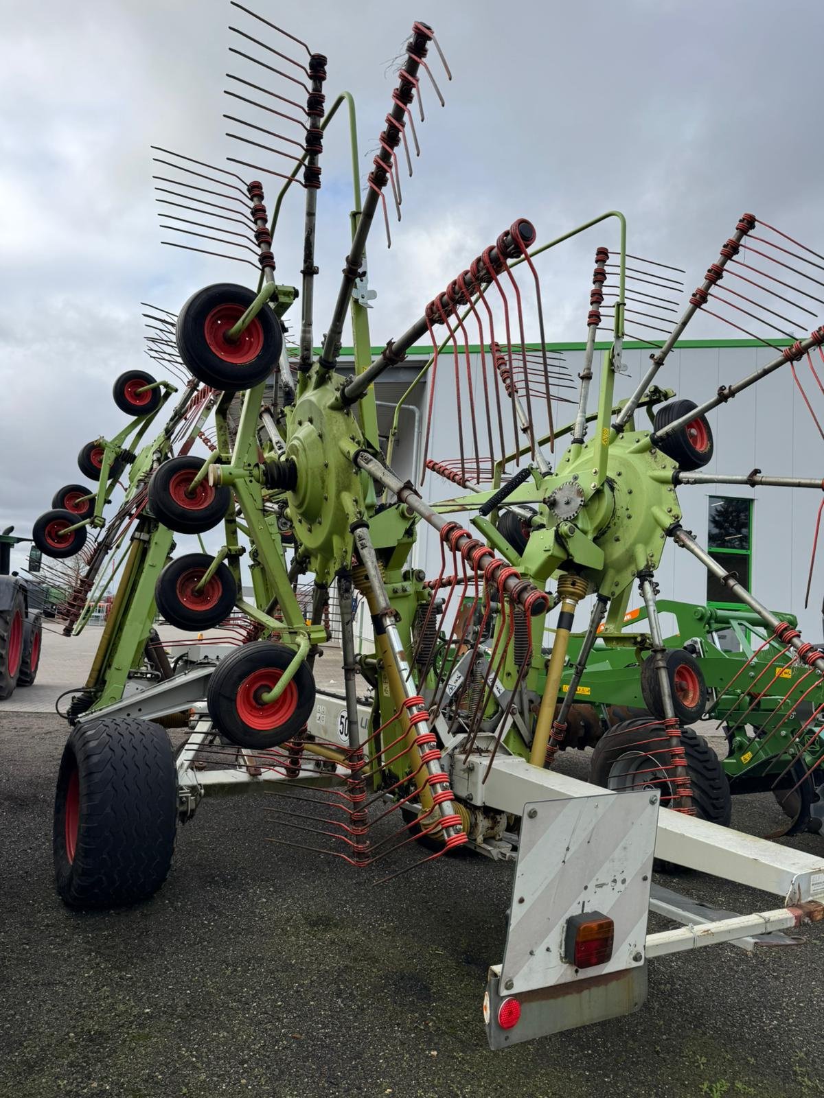 Schwader des Typs CLAAS Liner 3000, Gebrauchtmaschine in Bevern (Bild 5)