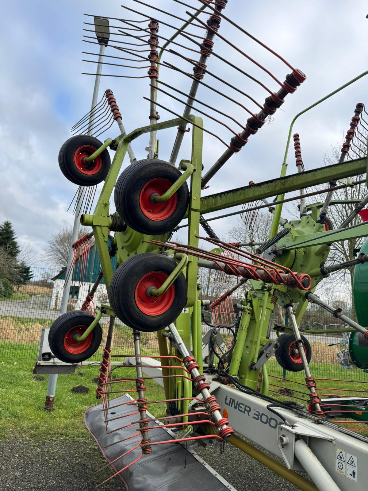 Schwader van het type CLAAS Liner 3000, Gebrauchtmaschine in Bevern (Foto 3)