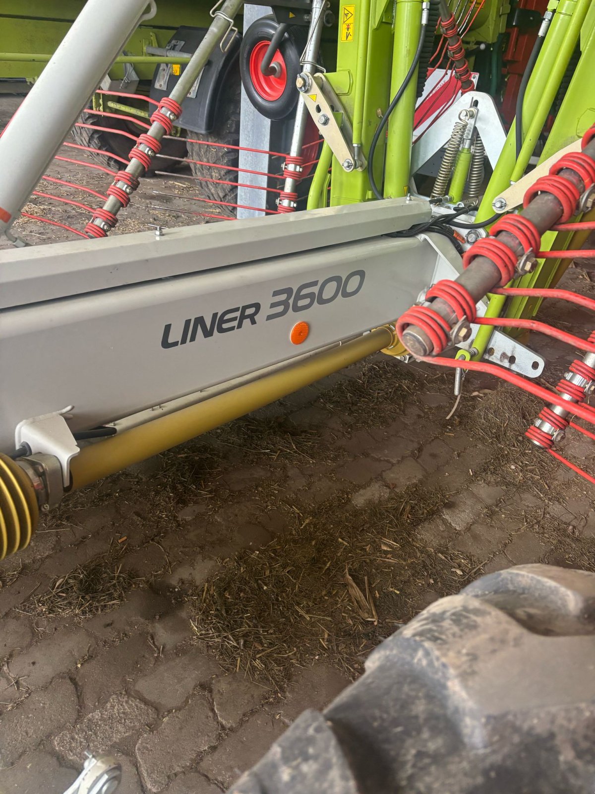 Schwader del tipo CLAAS Liner 3600, Gebrauchtmaschine en Wiedergeltingen (Imagen 4)