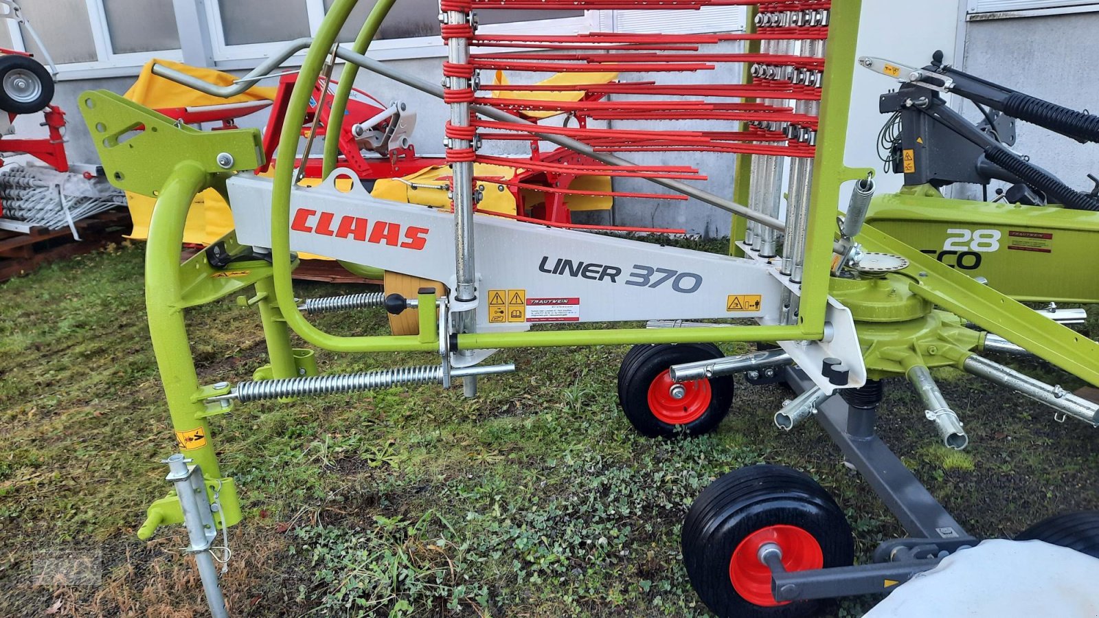 Schwader des Typs CLAAS Liner 370 TA, Neumaschine in Schopfheim (Bild 1)