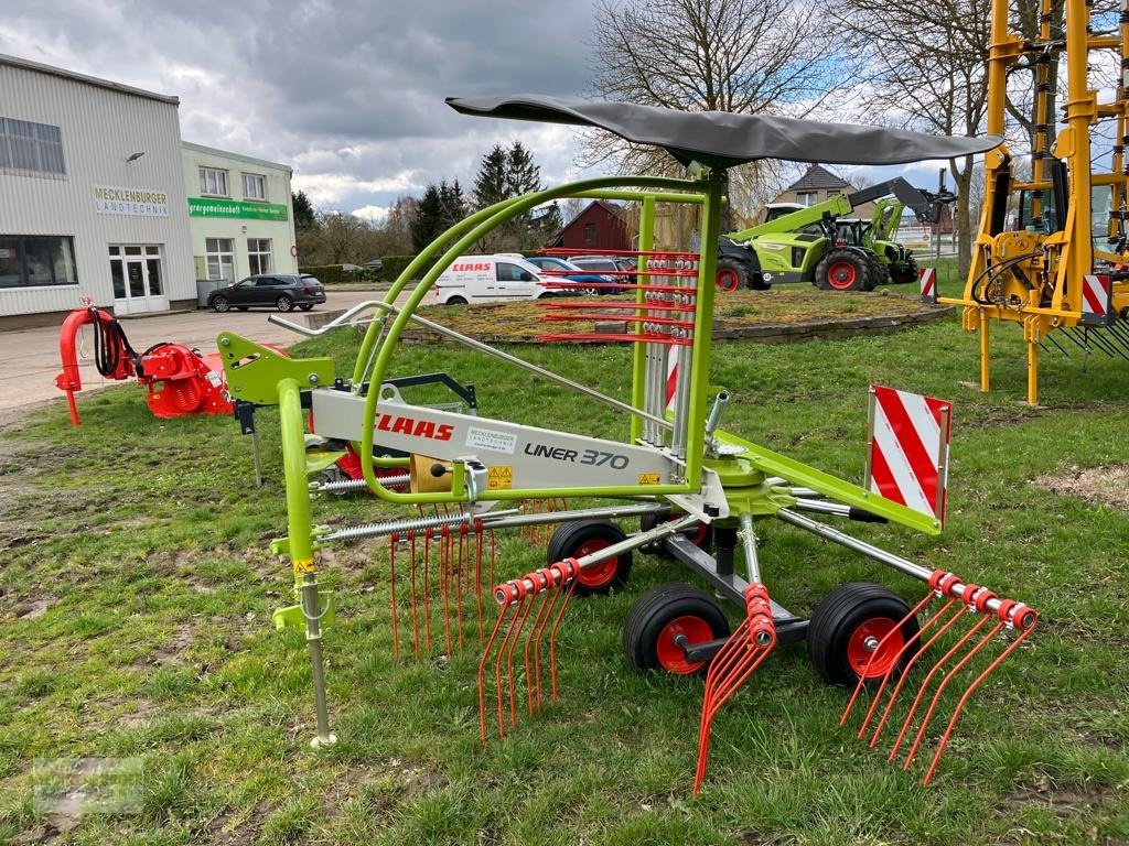 Schwader des Typs CLAAS Liner 370 Tandem - Modell 2023, Neumaschine in Laage (Bild 1)