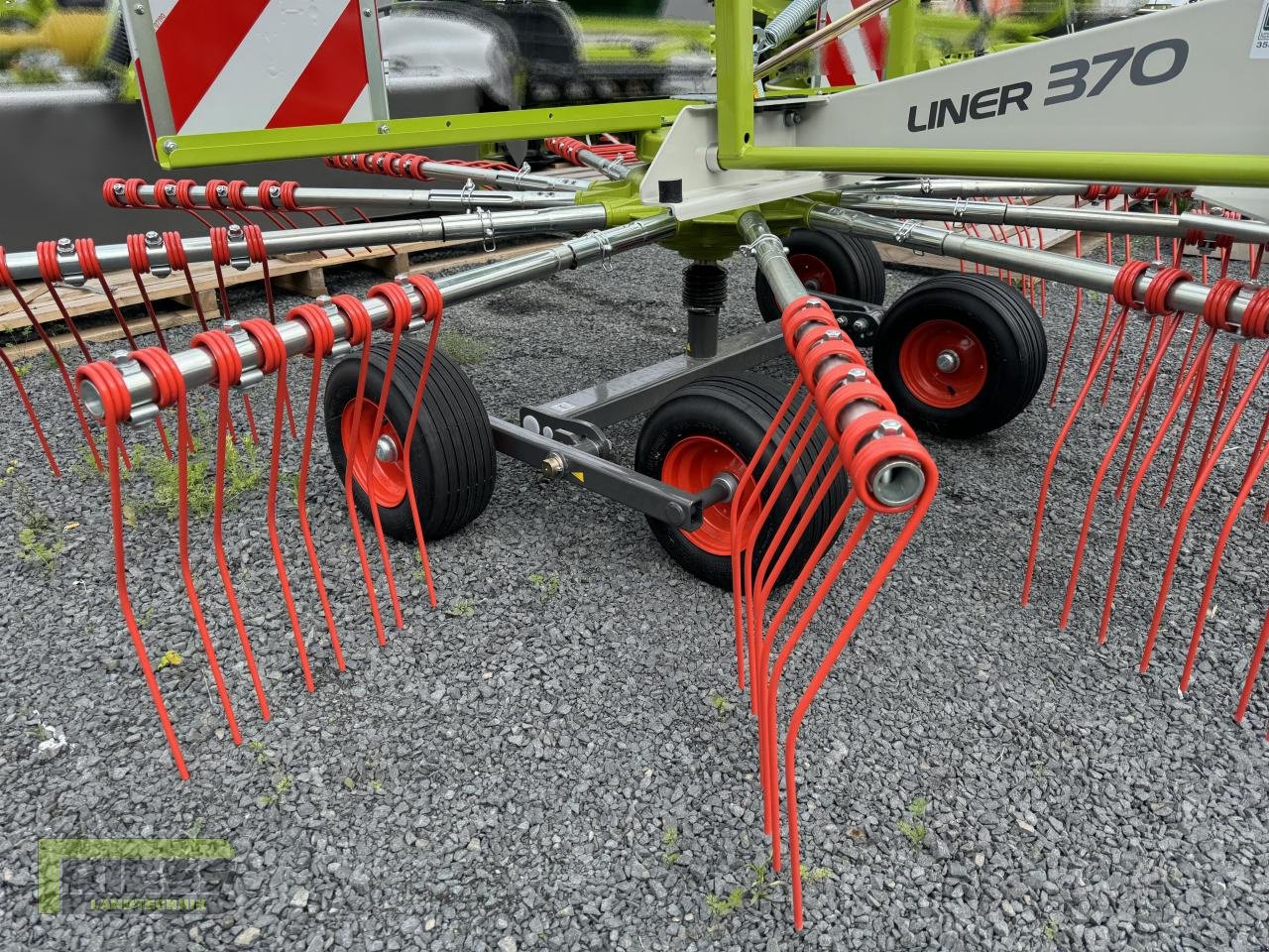 Schwader του τύπου CLAAS LINER 370 Tandem, Neumaschine σε Homberg/Ohm - Maulbach (Φωτογραφία 4)