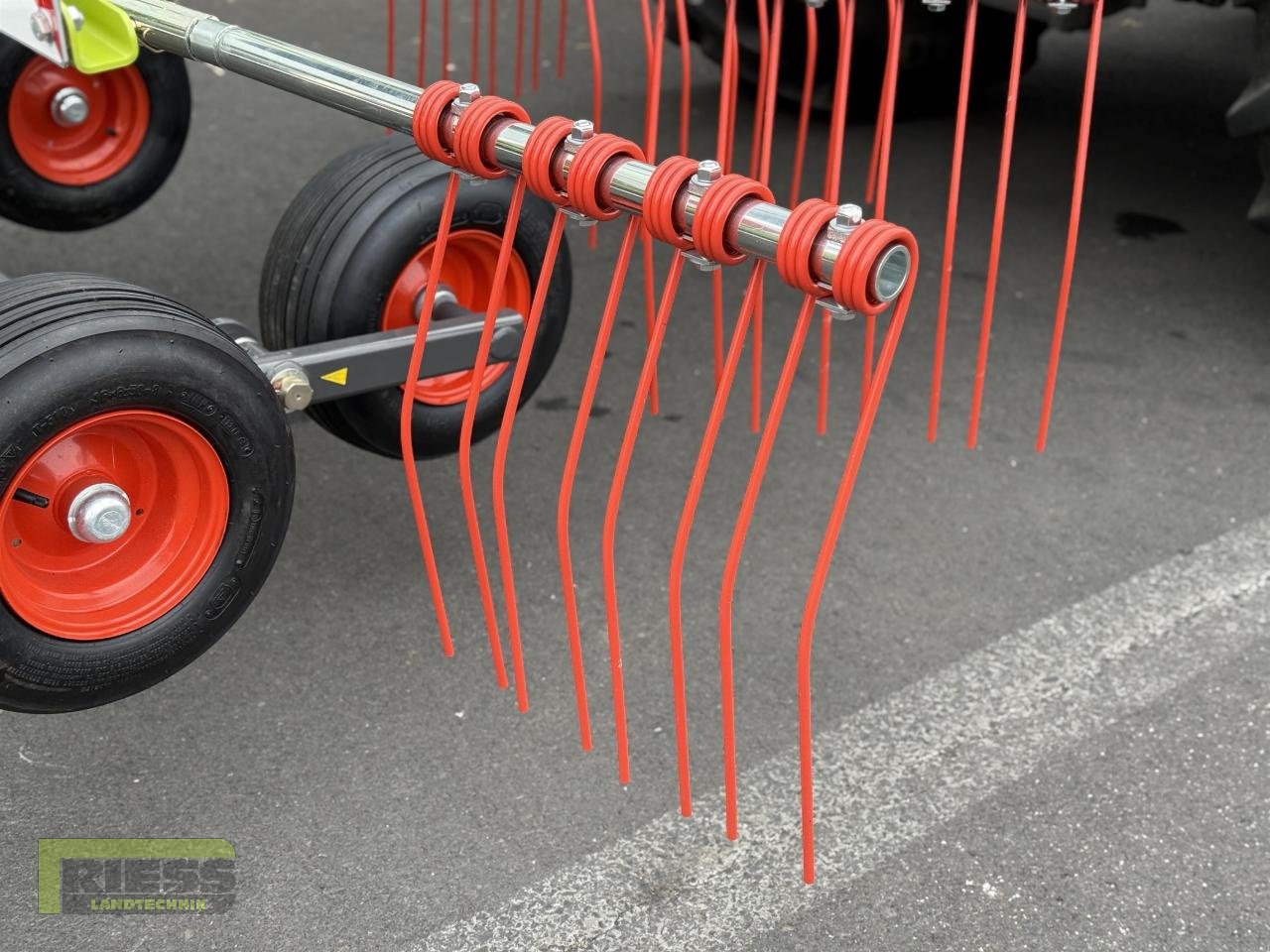 Schwader del tipo CLAAS LINER 370 Tandem, Neumaschine In Homberg/Ohm - Maulbach (Immagine 4)