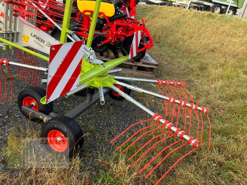 Schwader des Typs CLAAS LINER 370 TANDEM, Neumaschine in Hollfeld (Bild 5)