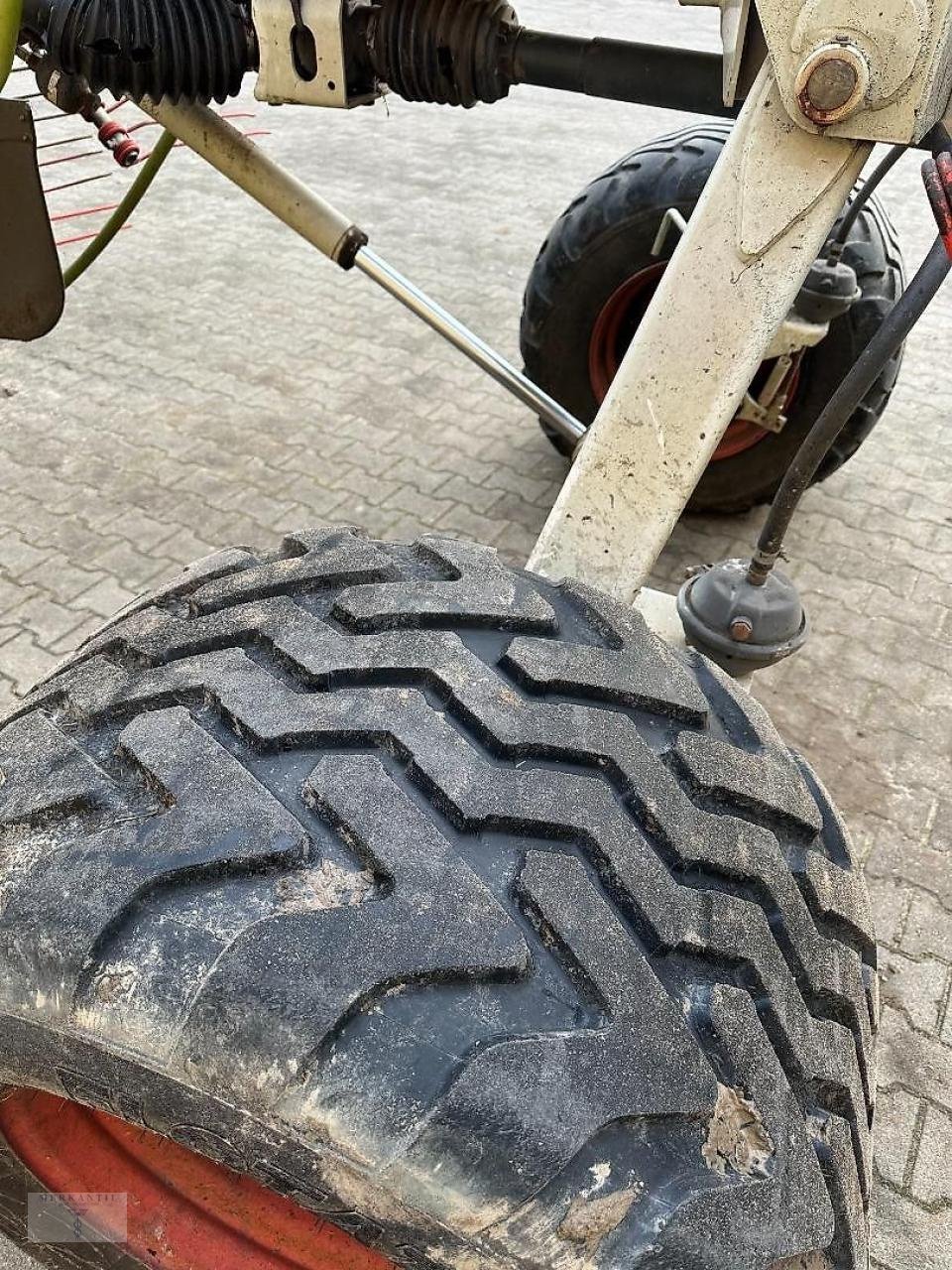 Schwader от тип CLAAS Liner 4000, Gebrauchtmaschine в Pragsdorf (Снимка 4)