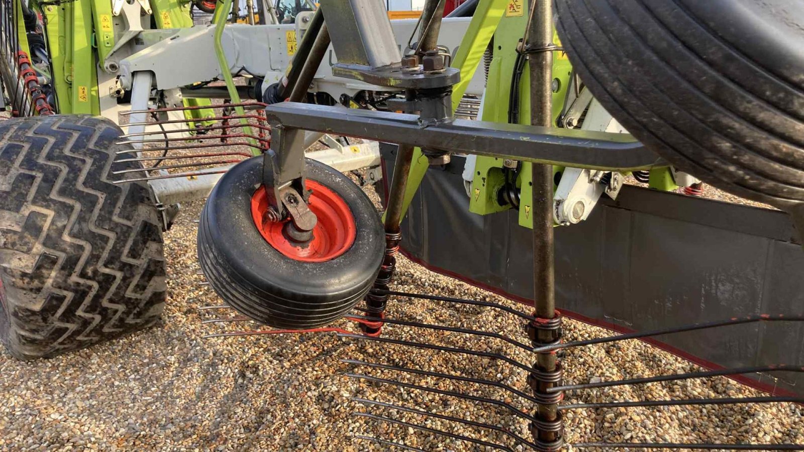 Schwader of the type CLAAS LINER 4000HHV, Gebrauchtmaschine in Aulum (Picture 15)