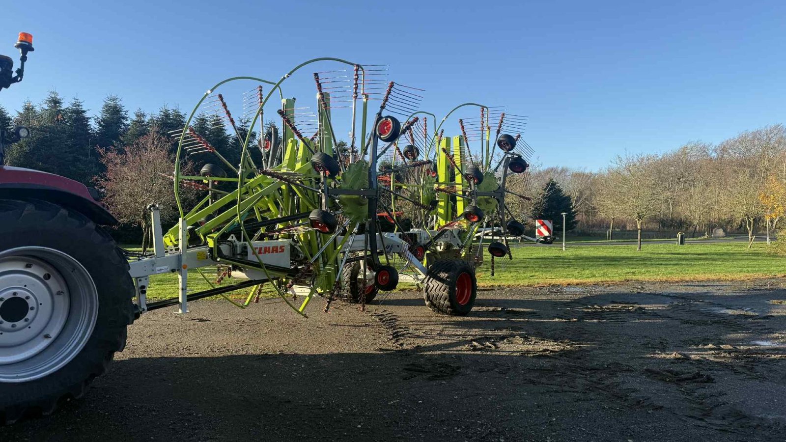 Schwader des Typs CLAAS LINER 4000HHV, Gebrauchtmaschine in Sindal (Bild 1)