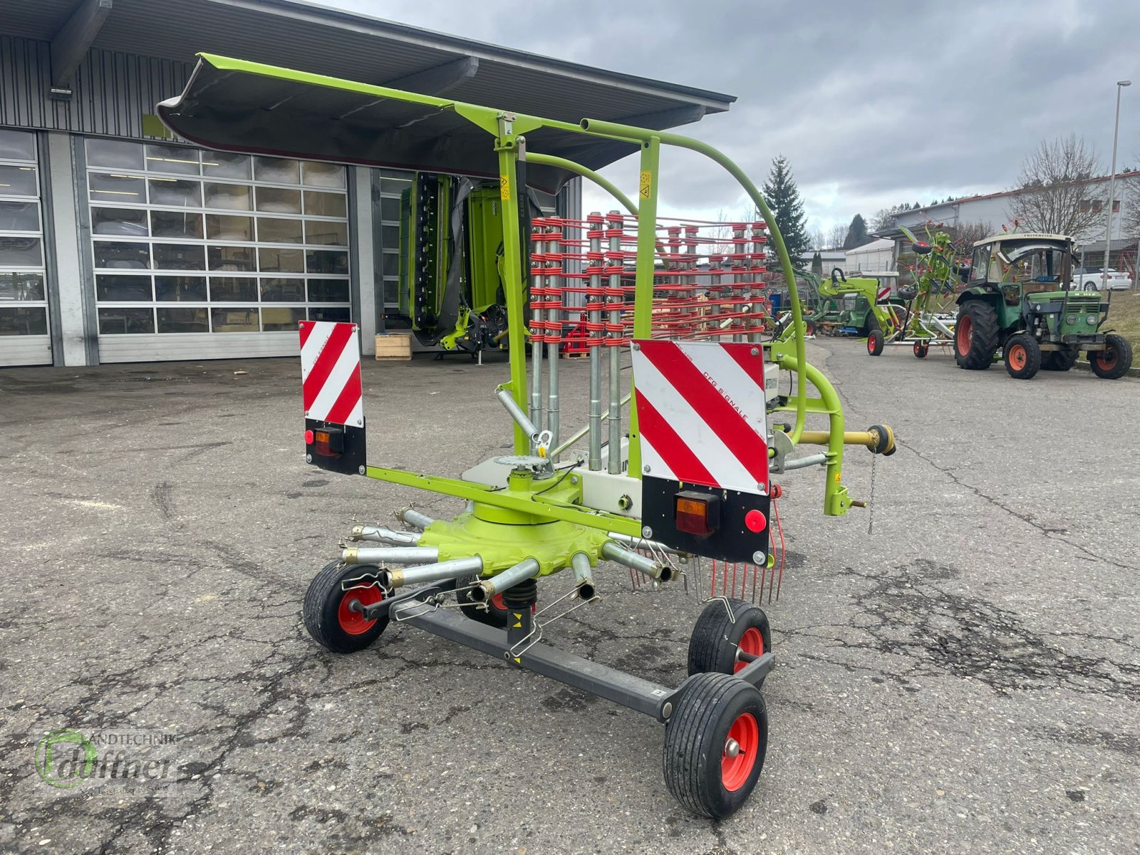 Schwader от тип CLAAS Liner 420, Gebrauchtmaschine в Münsingen (Снимка 3)