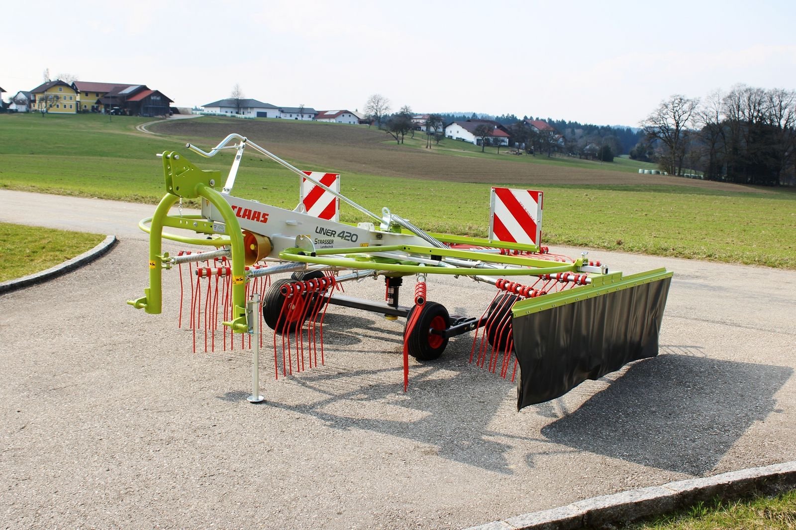 Schwader du type CLAAS Liner  420, Neumaschine en Neukirchen am Walde  (Photo 5)