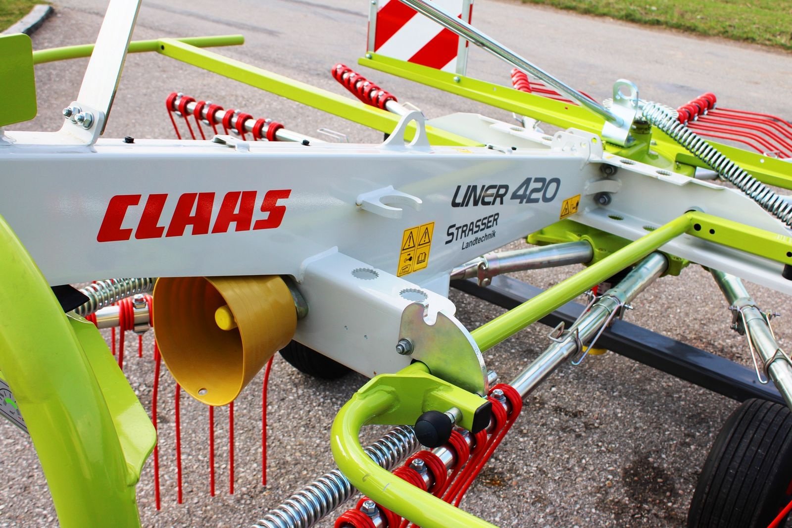 Schwader du type CLAAS Liner  420, Neumaschine en Neukirchen am Walde  (Photo 8)