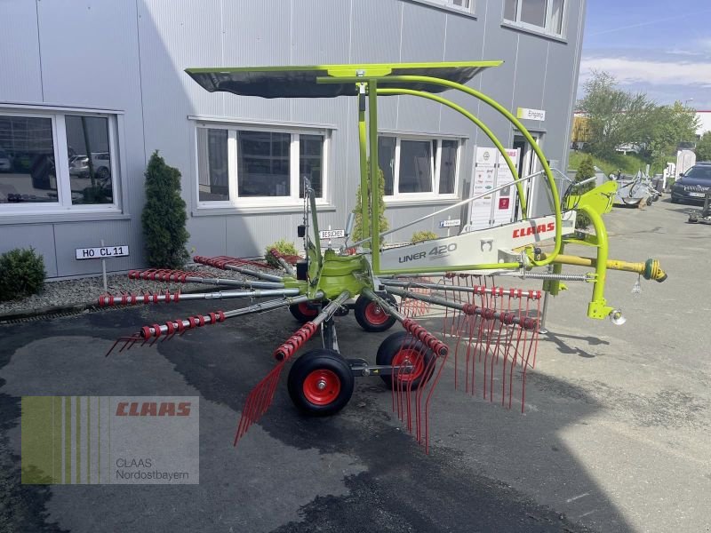 Schwader des Typs CLAAS LINER 420, Neumaschine in Hof (Bild 5)