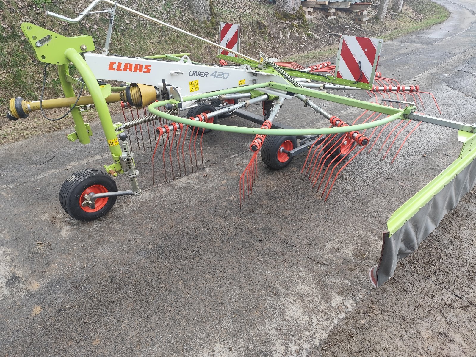 Schwader van het type CLAAS Liner 420, Gebrauchtmaschine in Waldsassen (Foto 2)