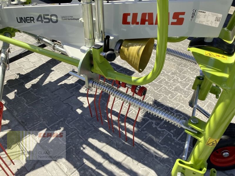 Schwader des Typs CLAAS LINER 450, Neumaschine in Schwend (Bild 13)