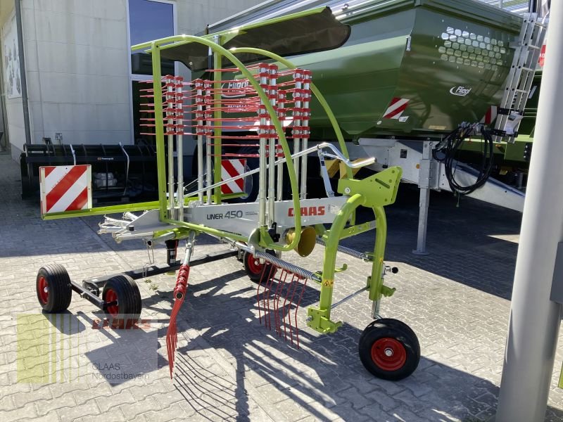 Schwader des Typs CLAAS LINER 450, Neumaschine in Schwend (Bild 2)