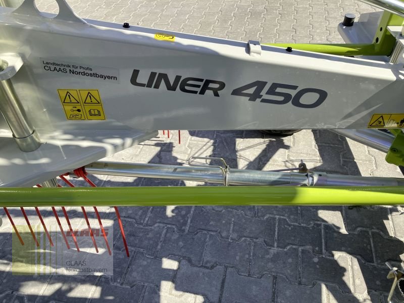 Schwader des Typs CLAAS LINER 450, Neumaschine in Schwend (Bild 12)