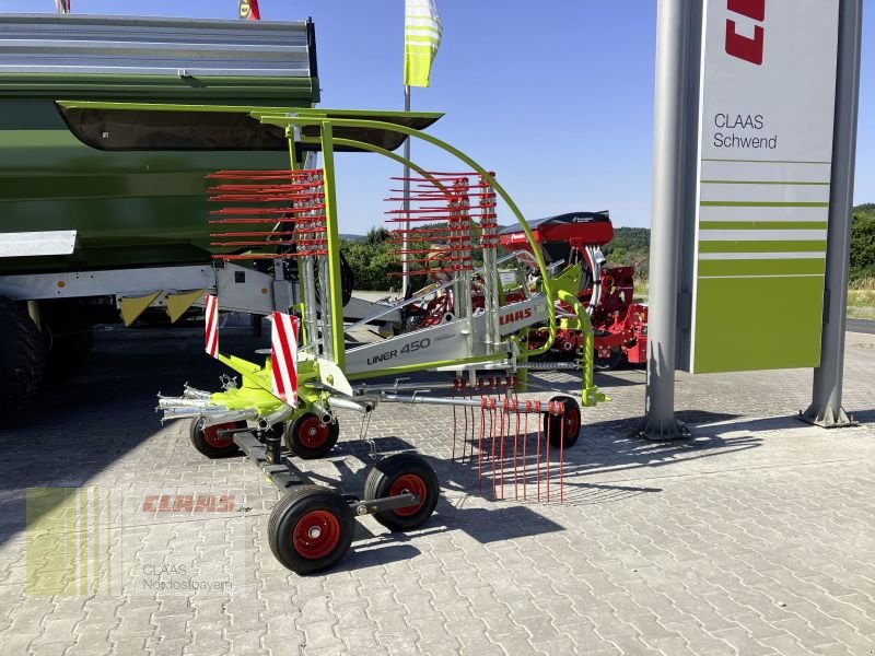 Schwader des Typs CLAAS LINER 450, Neumaschine in Schwend (Bild 1)
