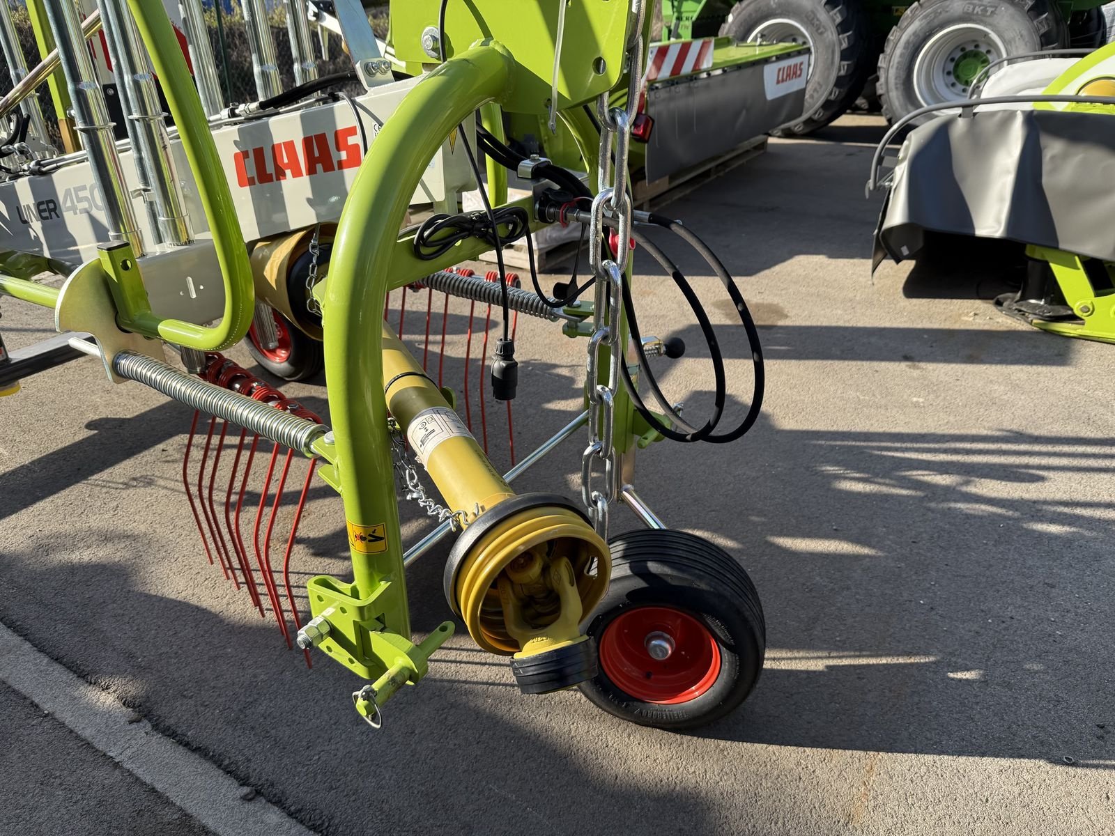 Schwader des Typs CLAAS Liner 450, Neumaschine in Grund (Bild 3)