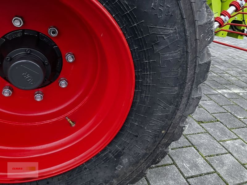 Schwader des Typs CLAAS LINER 4700 BUSINESS MHV, Neumaschine in Töging am Inn (Bild 11)