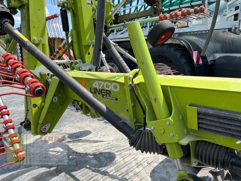 Schwader des Typs CLAAS LINER 4700 BUSINESS, Vorführmaschine in Altenstadt a.d. Waldnaab (Bild 5)