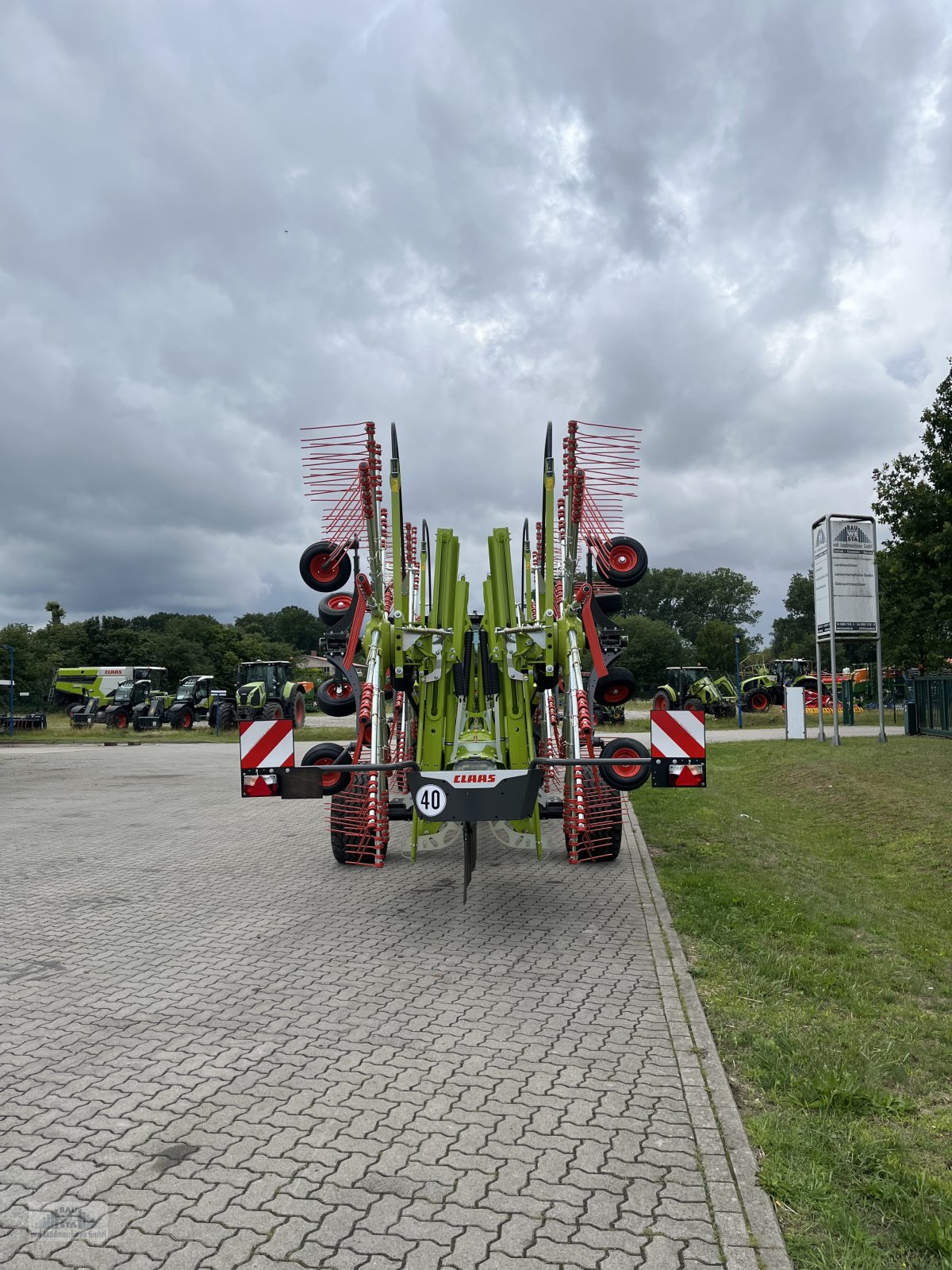 Schwader des Typs CLAAS LINER 4800 Trend, Neumaschine in Stralendorf (Bild 3)