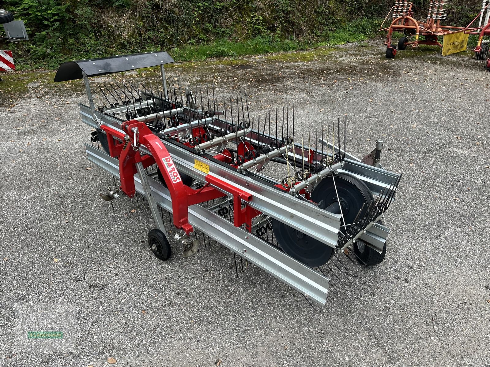 Schwader des Typs DAROS D210, Gebrauchtmaschine in Wartberg (Bild 1)