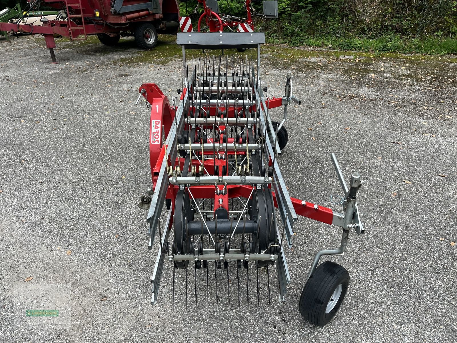 Schwader des Typs DAROS D210, Gebrauchtmaschine in Wartberg (Bild 3)