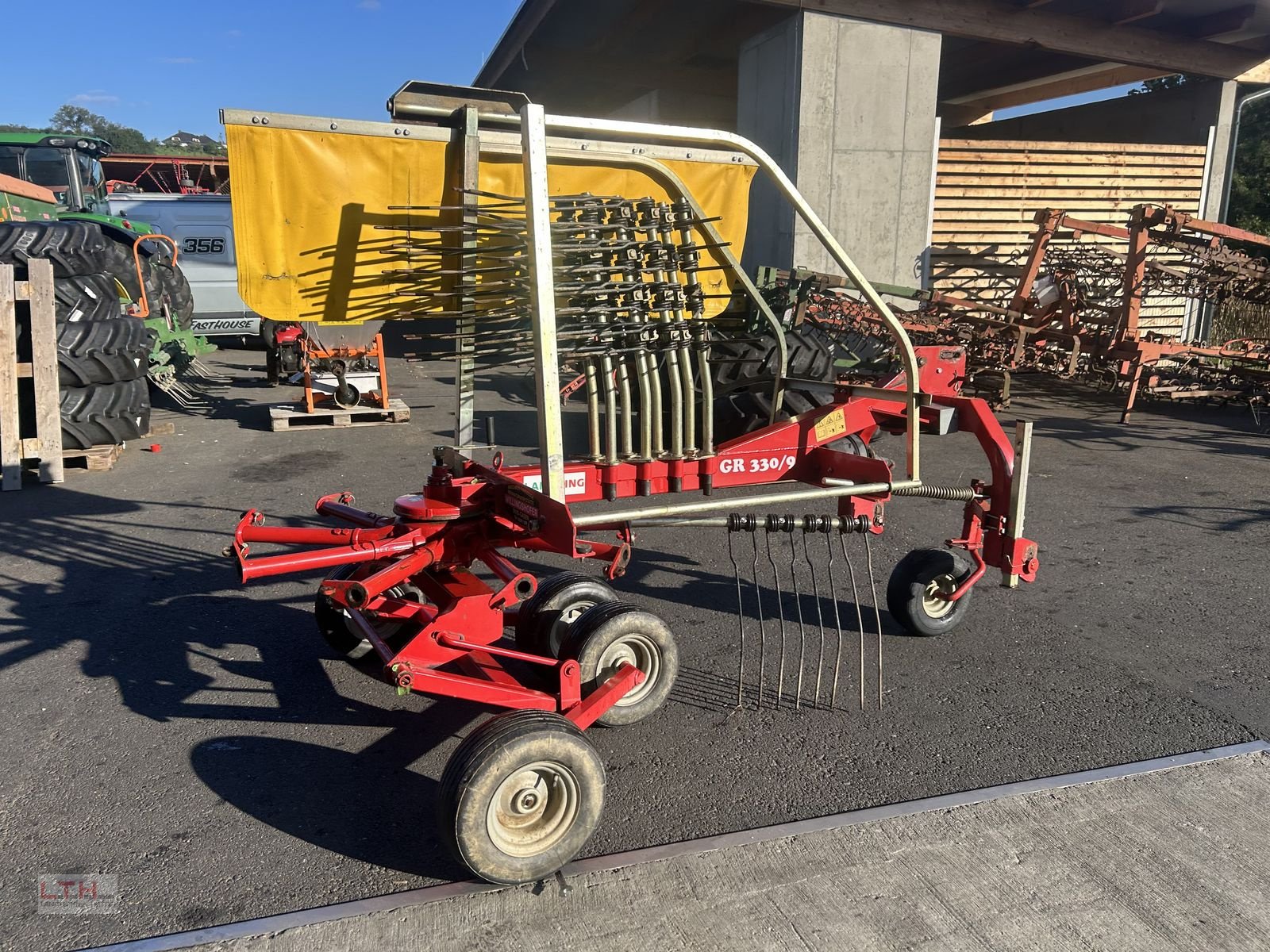 Schwader des Typs DAROS GR 330/9, Gebrauchtmaschine in Gnas (Bild 3)