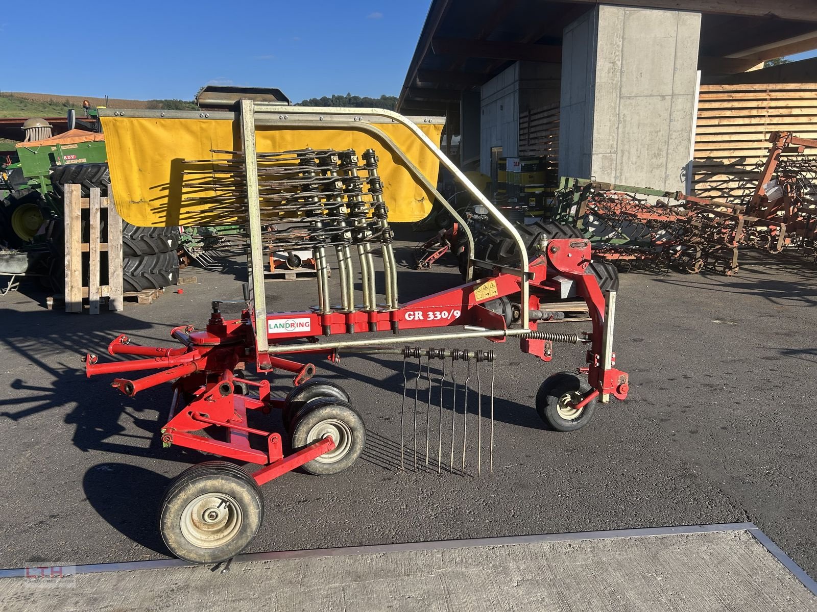 Schwader des Typs DAROS GR 330/9, Gebrauchtmaschine in Gnas (Bild 2)