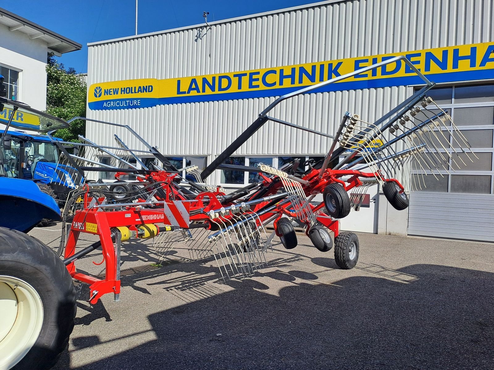 Schwader des Typs DAROS GR 7200 / 11, Neumaschine in Burgkirchen (Bild 1)