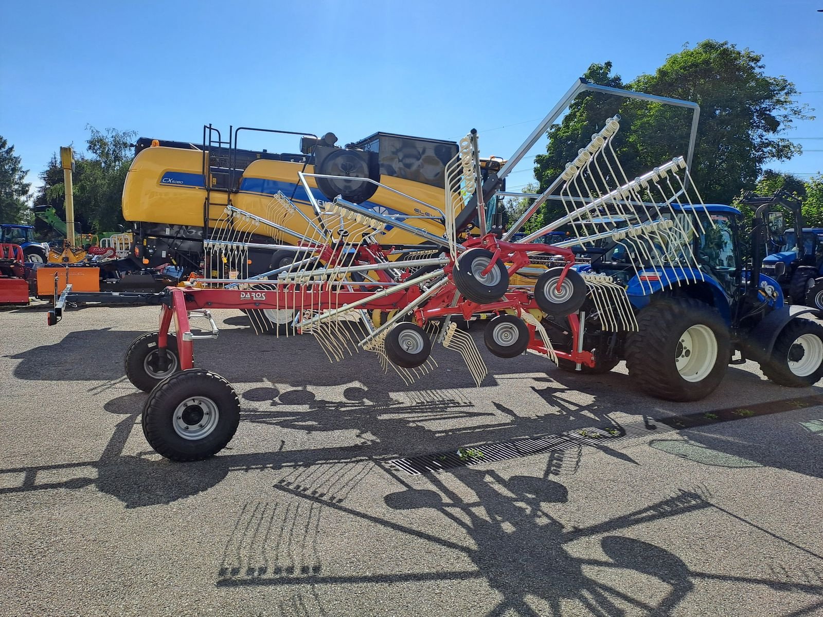 Schwader des Typs DAROS GR 7200 / 11, Neumaschine in Burgkirchen (Bild 11)