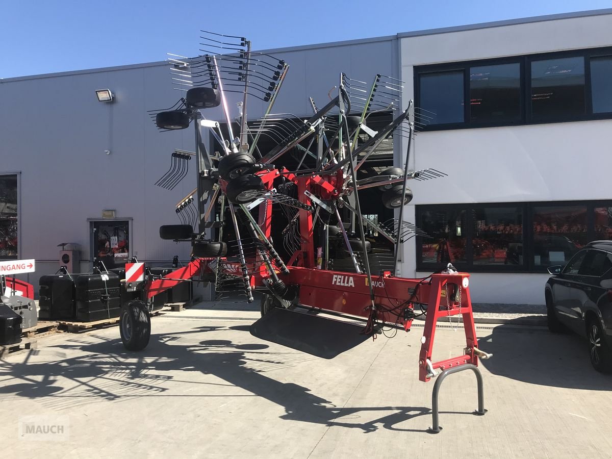Schwader des Typs Fella Juras 801, Neumaschine in Burgkirchen (Bild 1)