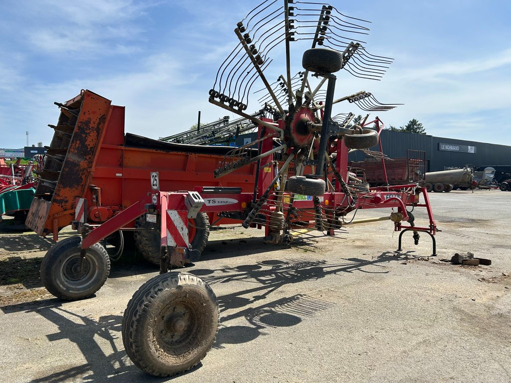 Schwader des Typs Fella TS 1452, Gebrauchtmaschine in JOSSELIN (Bild 4)