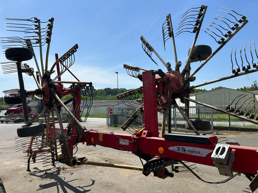 Schwader des Typs Fella TS 1452, Gebrauchtmaschine in JOSSELIN (Bild 6)