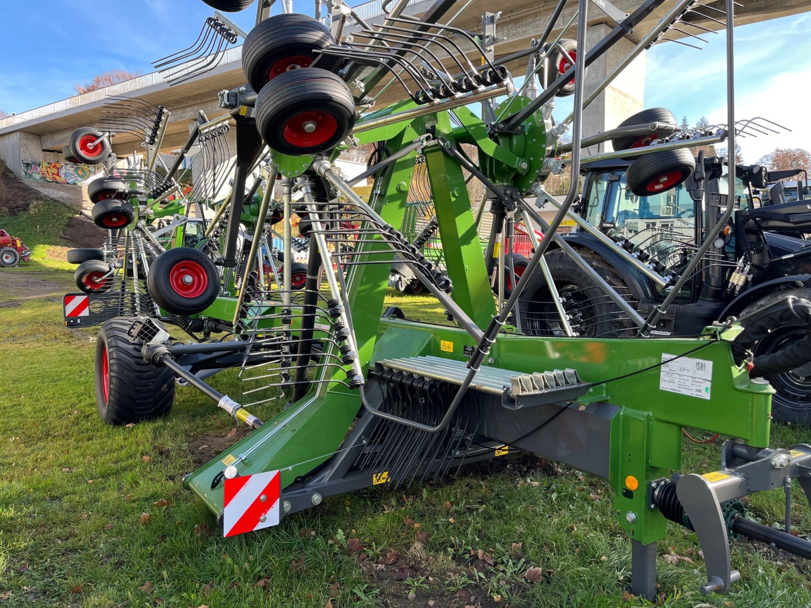 Schwader des Typs Fendt Former 12545, Neumaschine in Donaueschingen (Bild 2)
