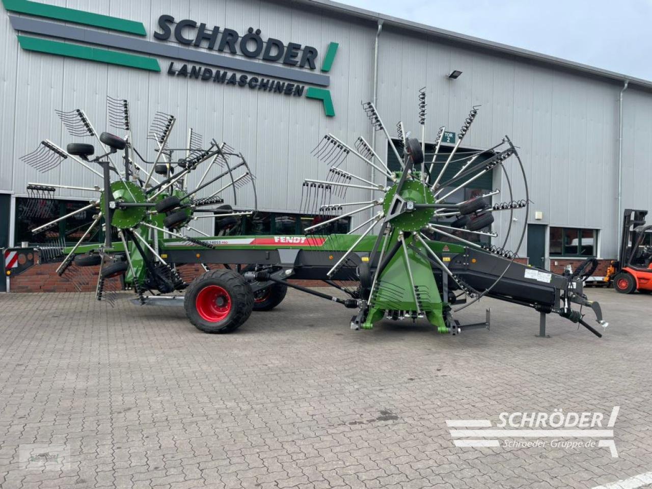 Schwader des Typs Fendt FORMER 14055 PRO GEN2, Neumaschine in Völkersen (Bild 2)