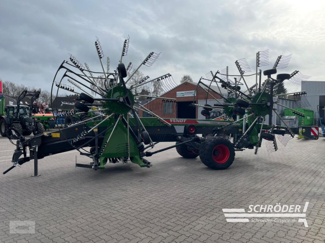 Schwader des Typs Fendt FORMER 14055 PRO GEN2, Neumaschine in Völkersen (Bild 4)