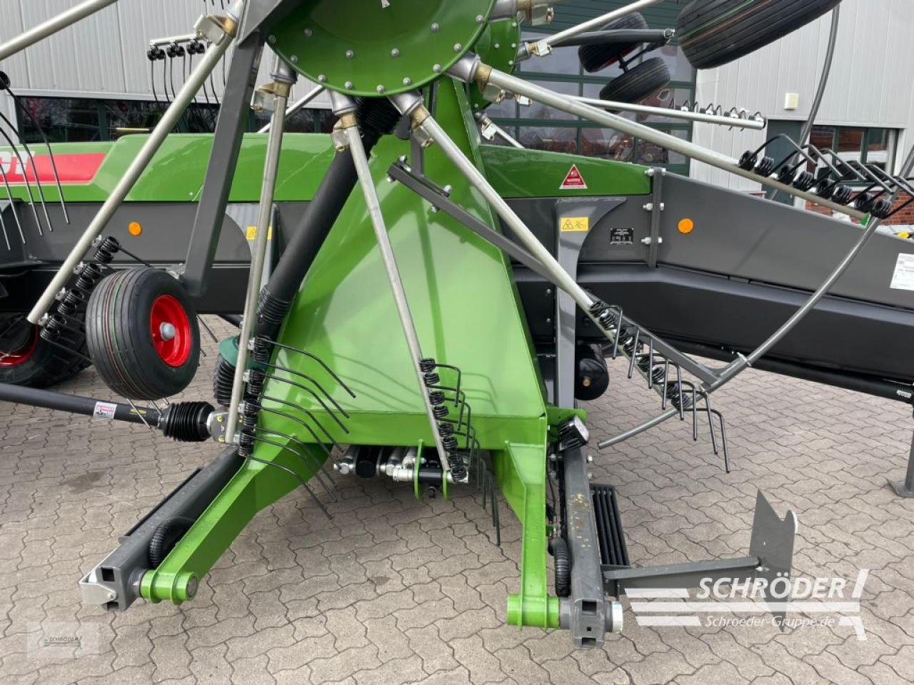 Schwader des Typs Fendt FORMER 14055 PRO GEN2, Neumaschine in Völkersen (Bild 6)