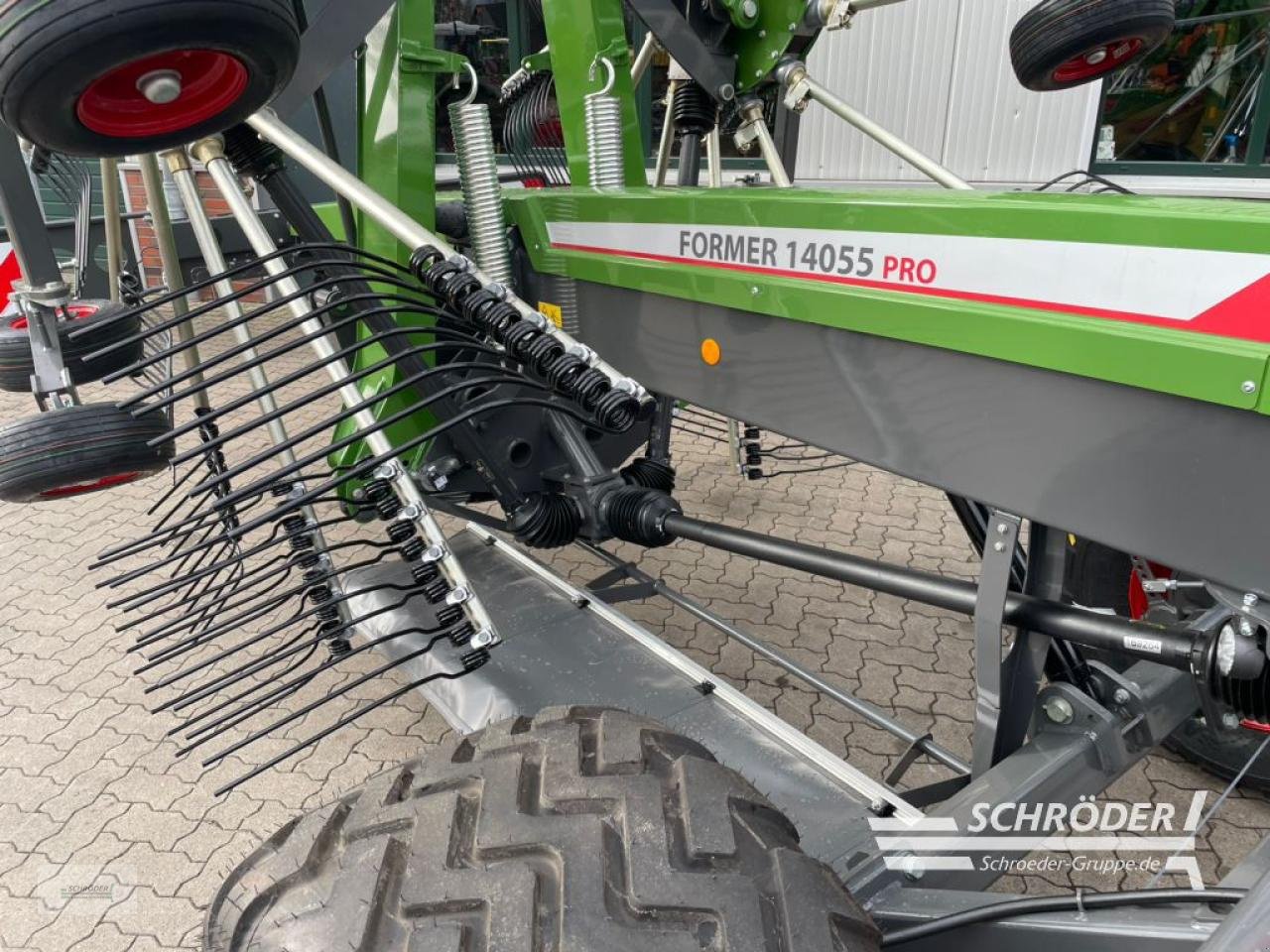 Schwader des Typs Fendt FORMER 14055 PRO GEN2, Neumaschine in Völkersen (Bild 7)