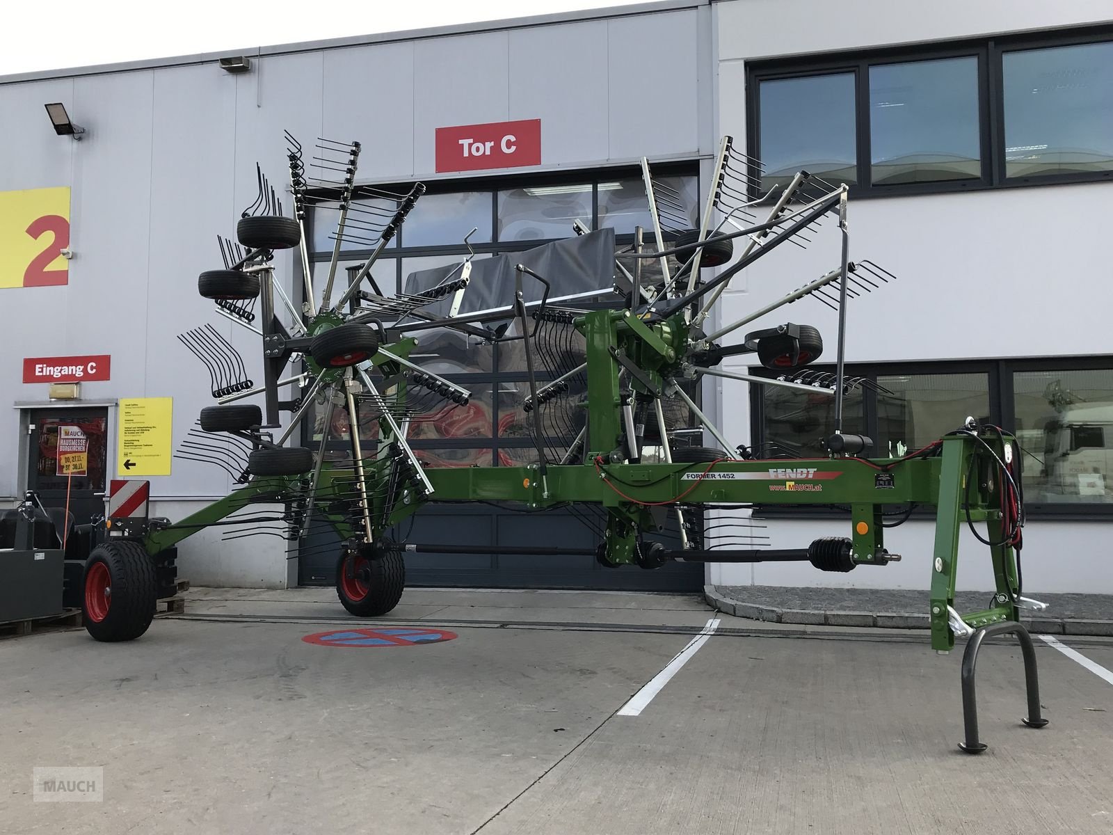 Schwader of the type Fendt Former 1452, Neumaschine in Burgkirchen (Picture 2)