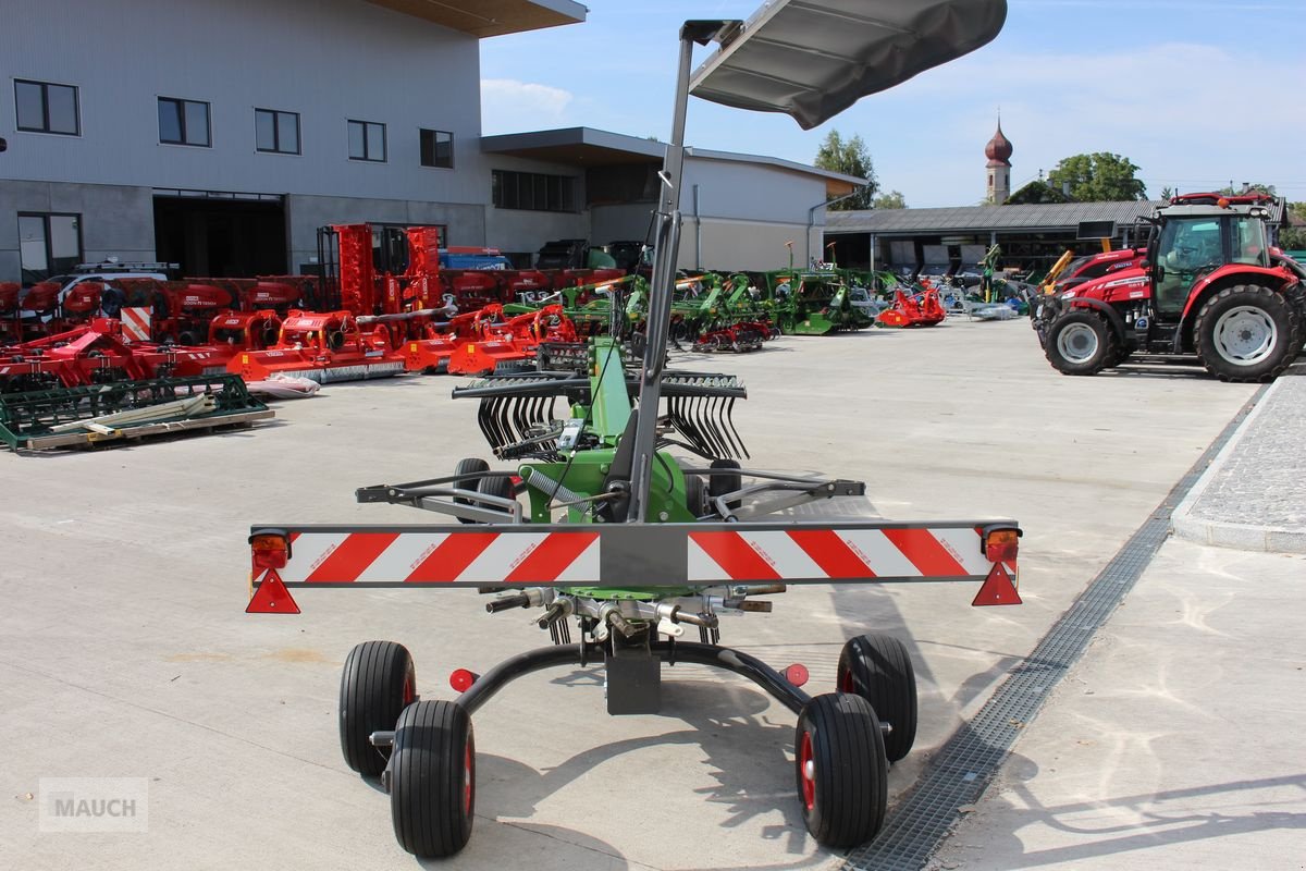 Schwader des Typs Fendt Former 1502, Neumaschine in Burgkirchen (Bild 4)