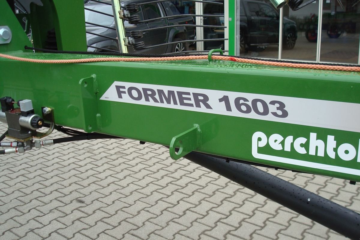 Schwader of the type Fendt Former 1603, Neumaschine in Judenburg (Picture 3)