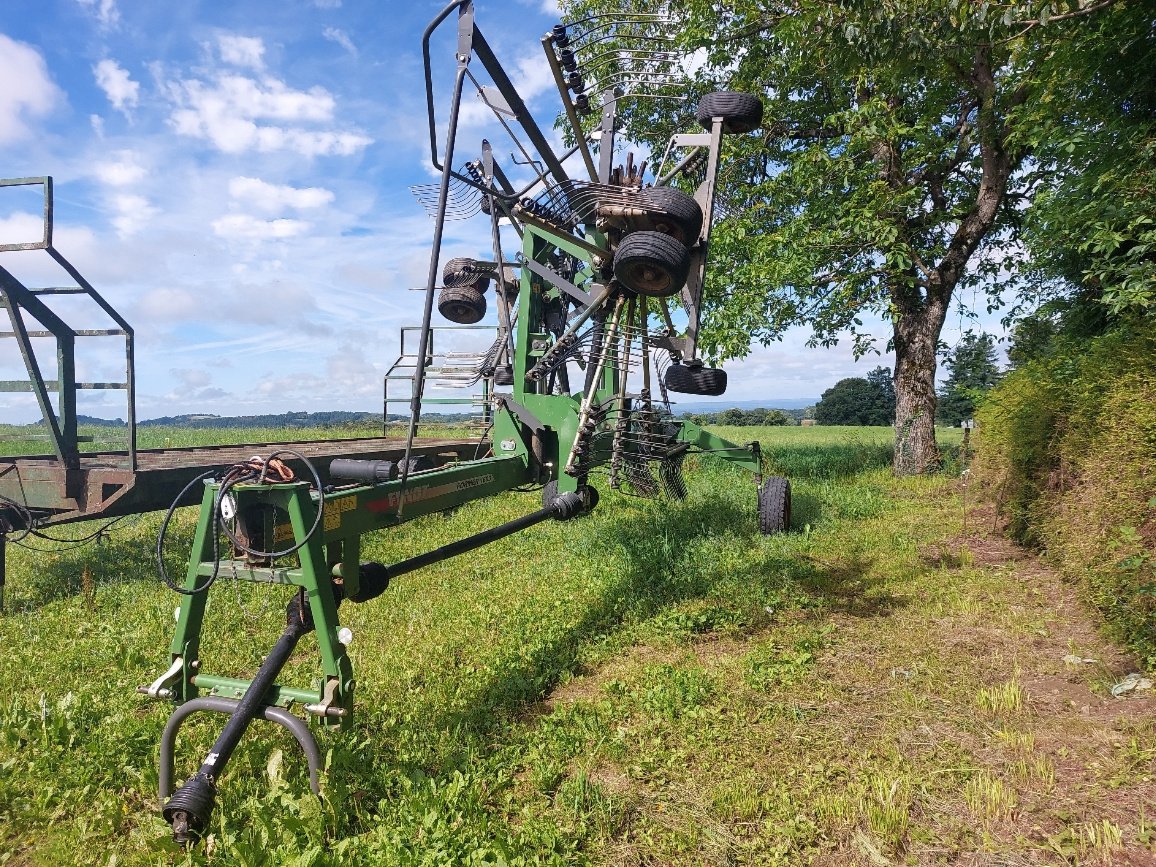 Schwader des Typs Fendt Former 1603, Gebrauchtmaschine in LACAPELLE-MARIVAL (Bild 2)