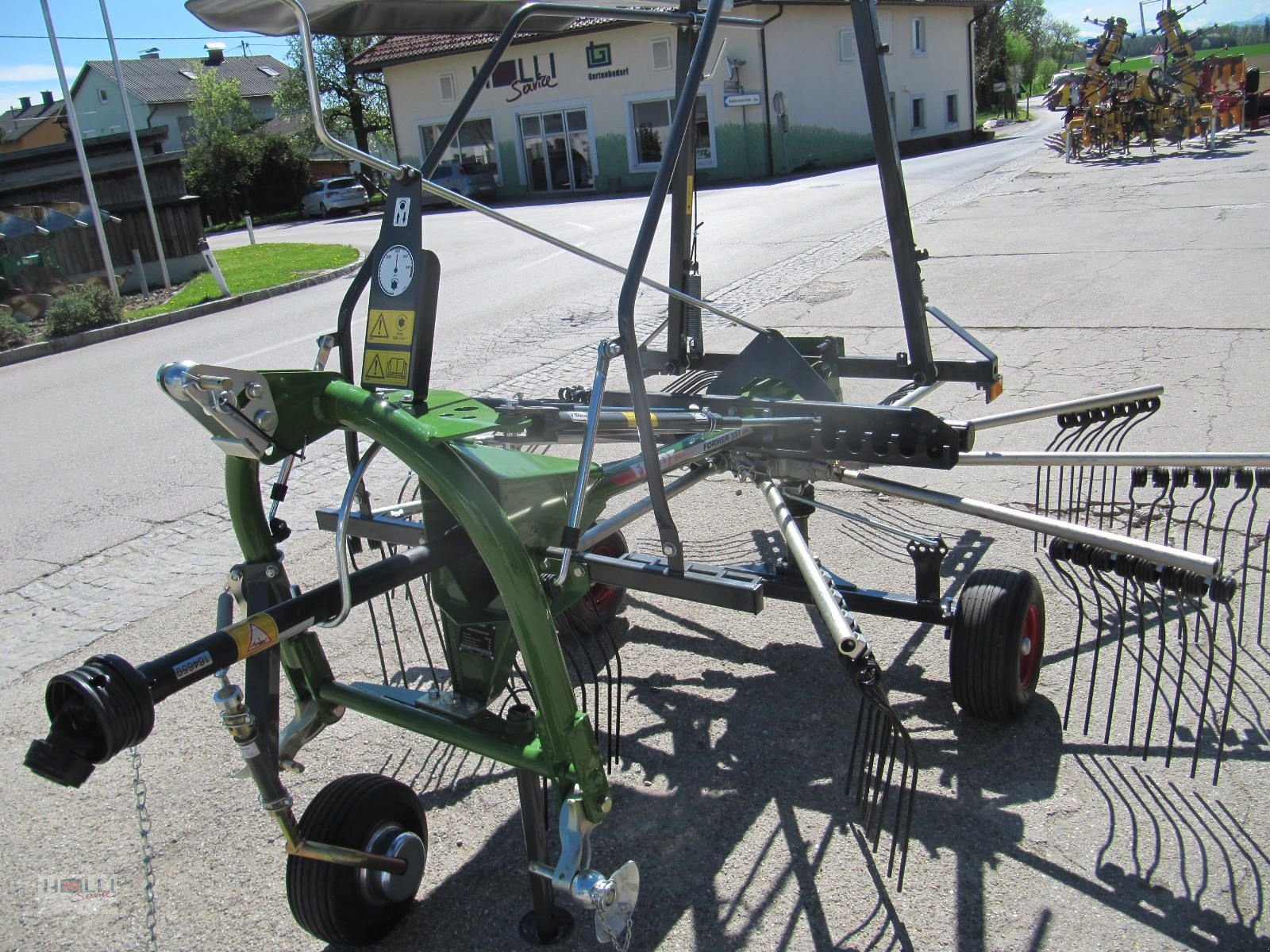 Schwader του τύπου Fendt Former 351 DN, Neumaschine σε Niederneukirchen (Φωτογραφία 1)