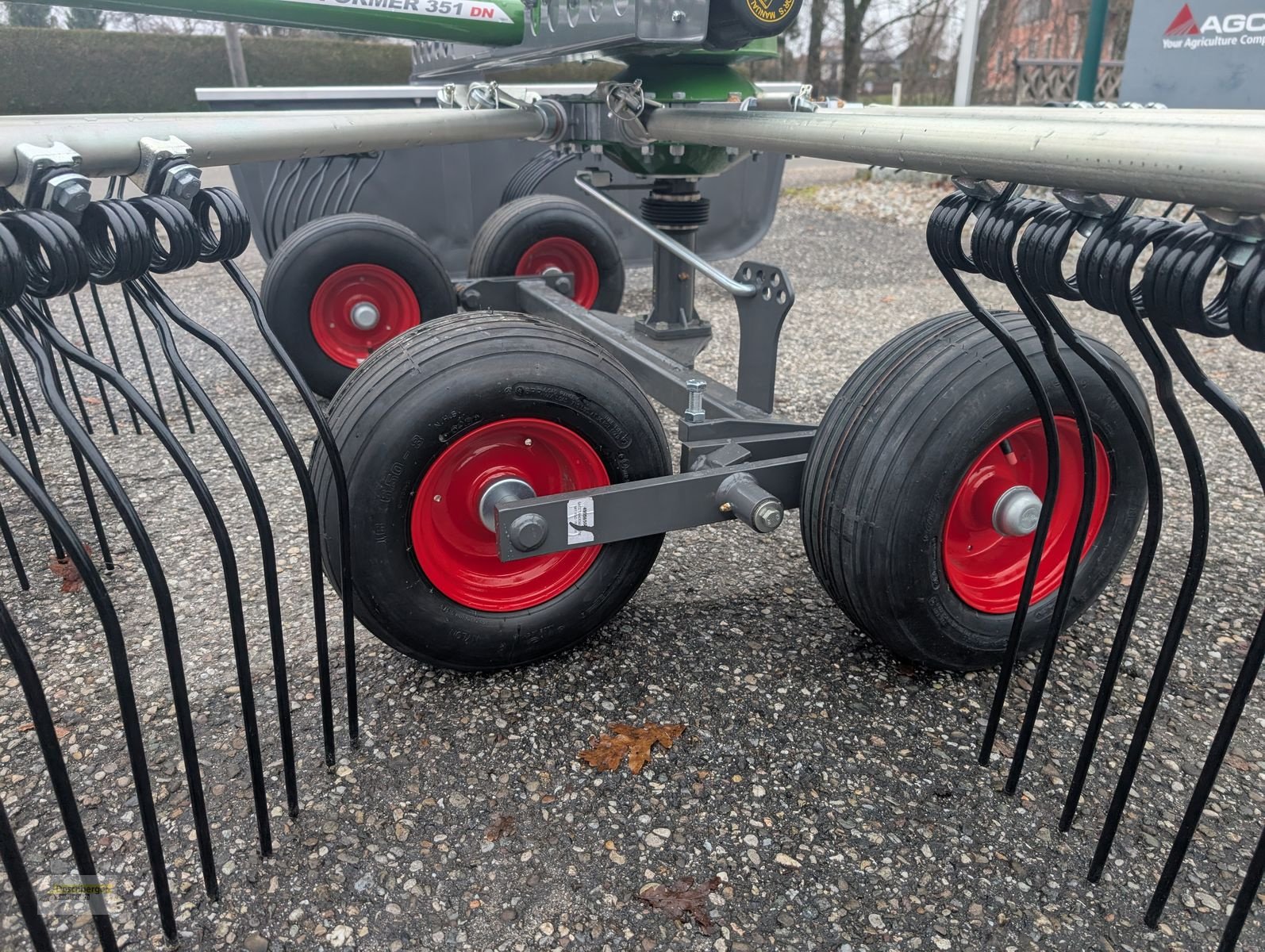 Schwader of the type Fendt Former 351 DN, Neumaschine in Senftenbach (Picture 7)