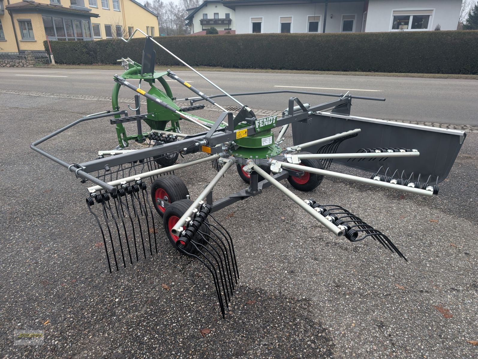 Schwader of the type Fendt Former 351 DN, Neumaschine in Senftenbach (Picture 6)