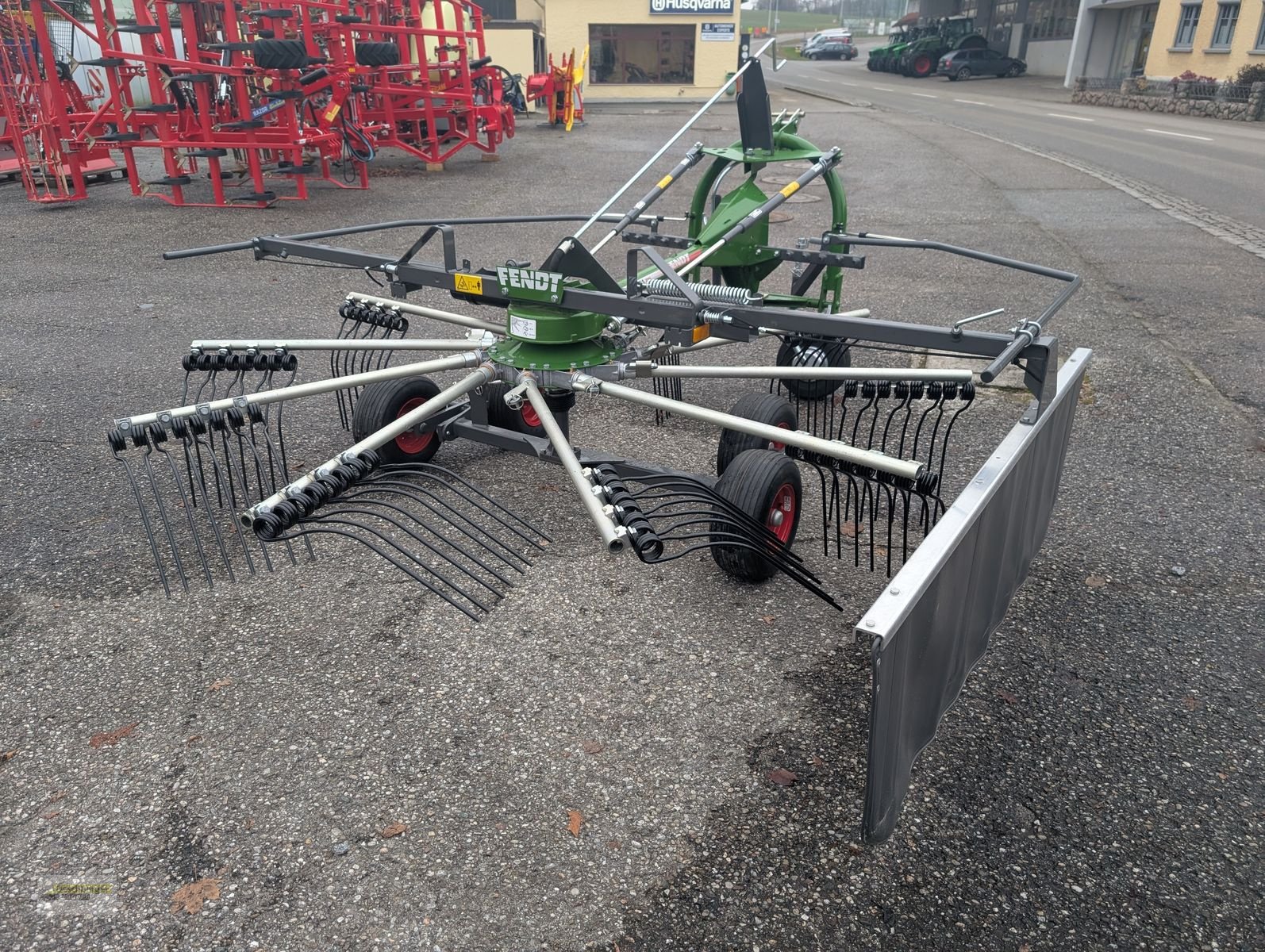 Schwader of the type Fendt Former 351 DN, Neumaschine in Senftenbach (Picture 4)